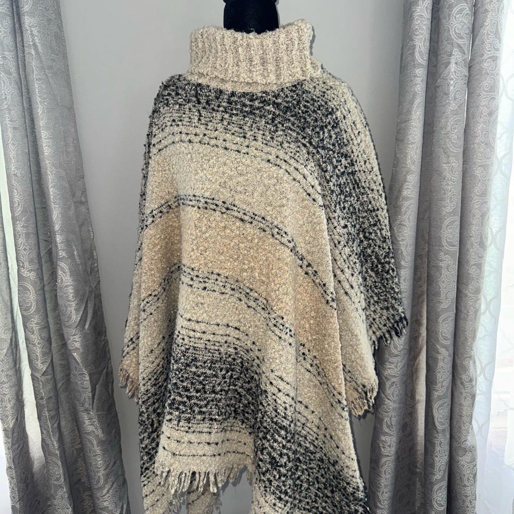 Vince Camuto shawl